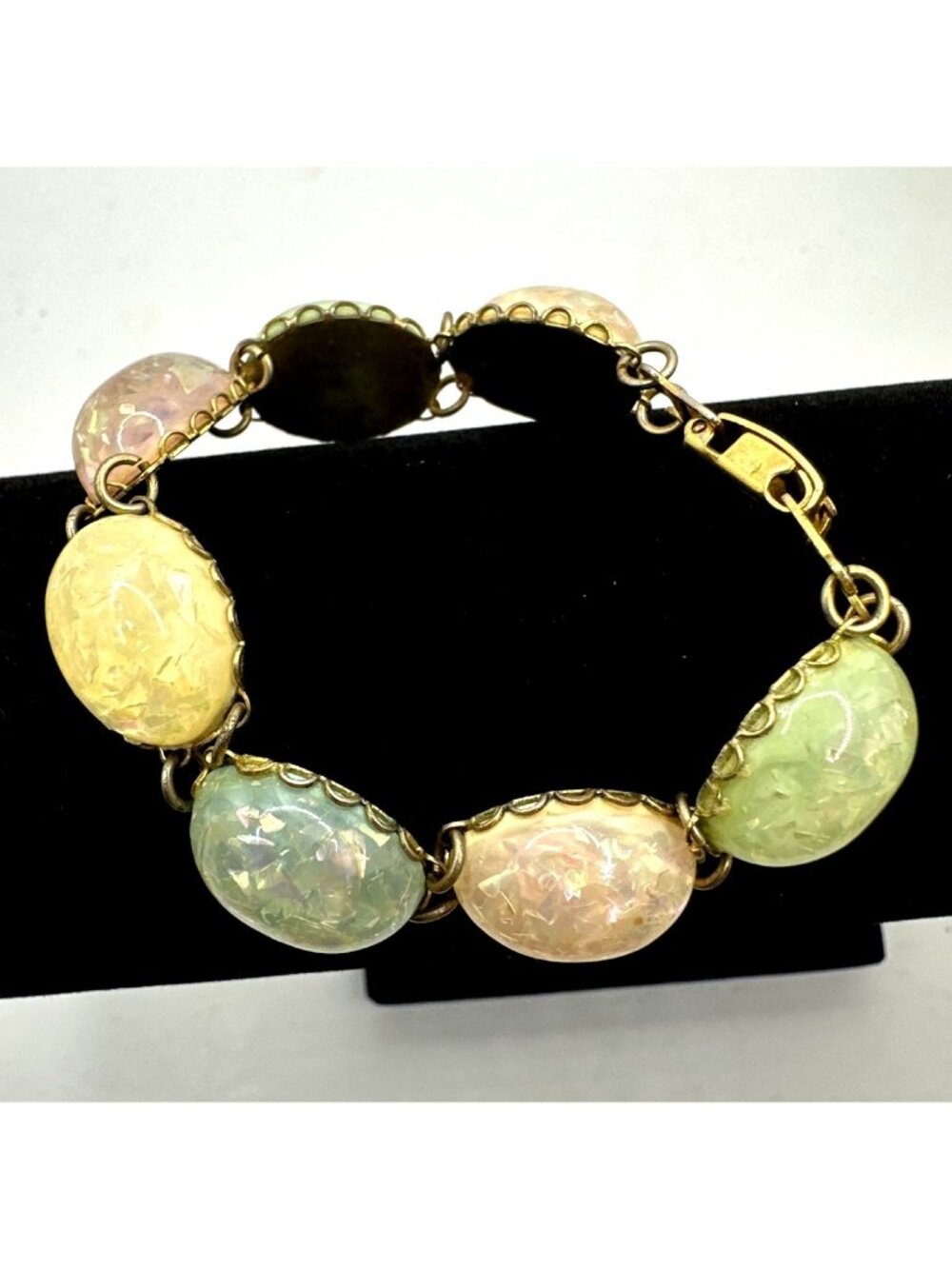 CORO Pegasus Confetti Bracelet Cabochon Pastel Lucite Vintage Gran Retro Dainty - Picture 2 of 15